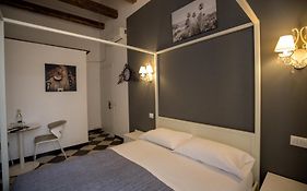 Mani Rooms
